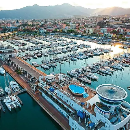 Casa Silvia A Pochi Passi Dal Mare Di Апартаменты