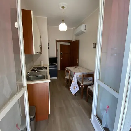 Casa Silvia A Pochi Passi Dal Mare Di Апартаменты Лоано