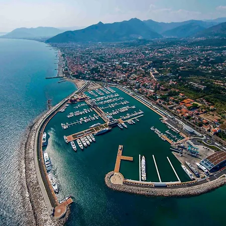 Casa Silvia A Pochi Passi Dal Mare Di * Лоано
