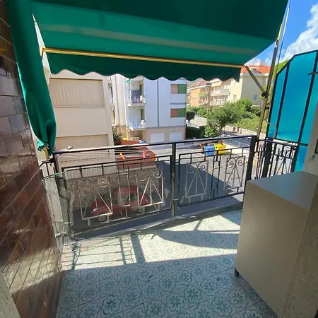 Casa Silvia A Pochi Passi Dal Mare Di Апартаменты