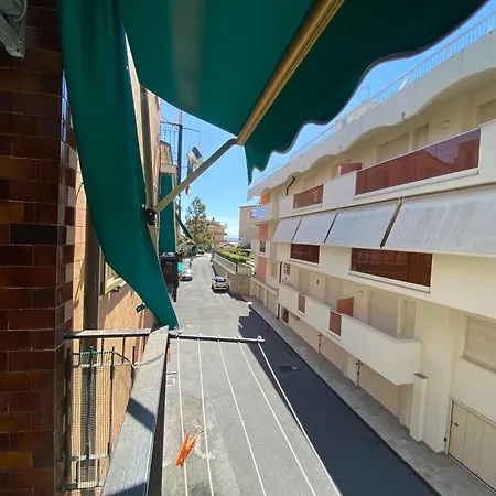 Casa Silvia A Pochi Passi Dal Mare Di Апартаменты Лоано